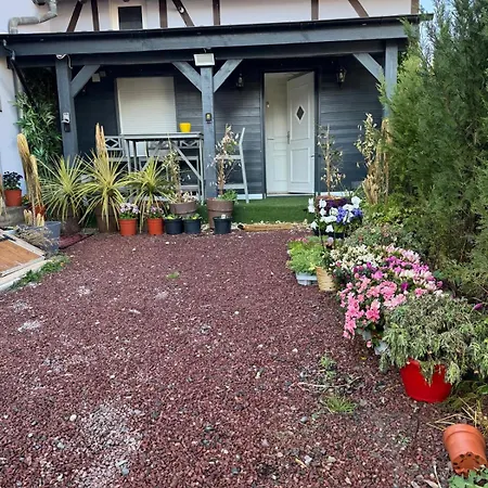 Appartement F1 Climatisee Rez De Chaussee Apartman
